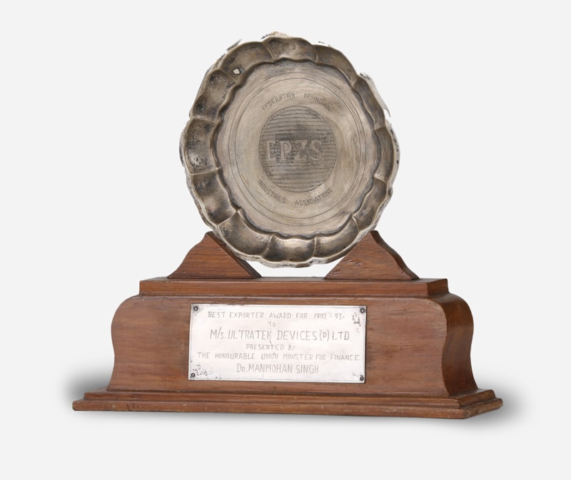 1992 93 EPZS BEST EXPORTED AWARD TO ULTRATEK DEVICES Ltd Tandon Group Given By Finance Minister Manmohan Singh GB