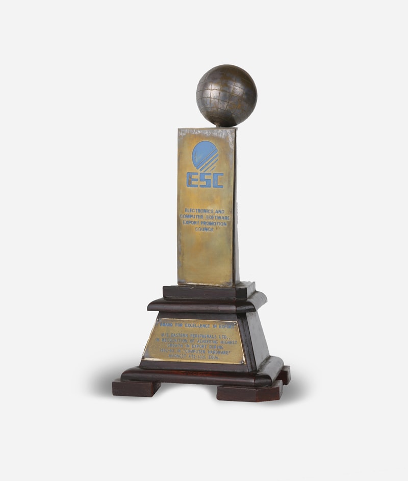1992 93 ESC AWARD FOR EXCELLENCE IN EXPORT EASTERN PERIPHERALS LTD HIGHEST GROWTH IN EXPORT COMPUTER HARDWARE Tandon Group GB