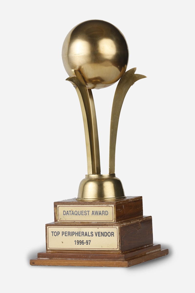 1996 97 Dataquest Award TOP PERIPHERALS VENDOR Tandon Group GB
